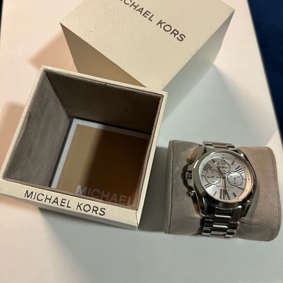 Silver Michael Kors watch (used a few times ) - Picture 4 of 4